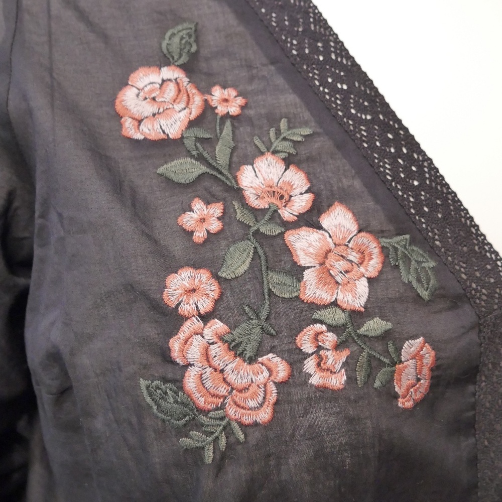 Torrid Plus 2X Long Sleeve Black V-Neck Blouse With Floral Embroidery NWOT - Picture 3 of 4